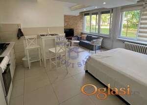 Komforna nameštena garsonjera- Železnička stanica!